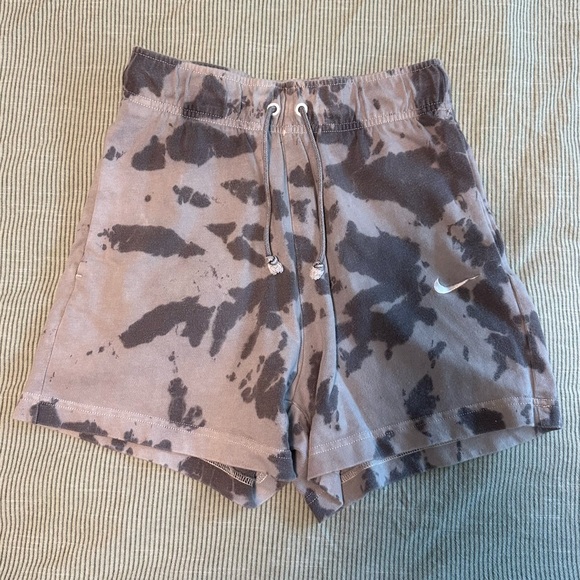 Nike High Waisted Tie Dye Soft Sweat Shorts XS - Picture 1 of 4